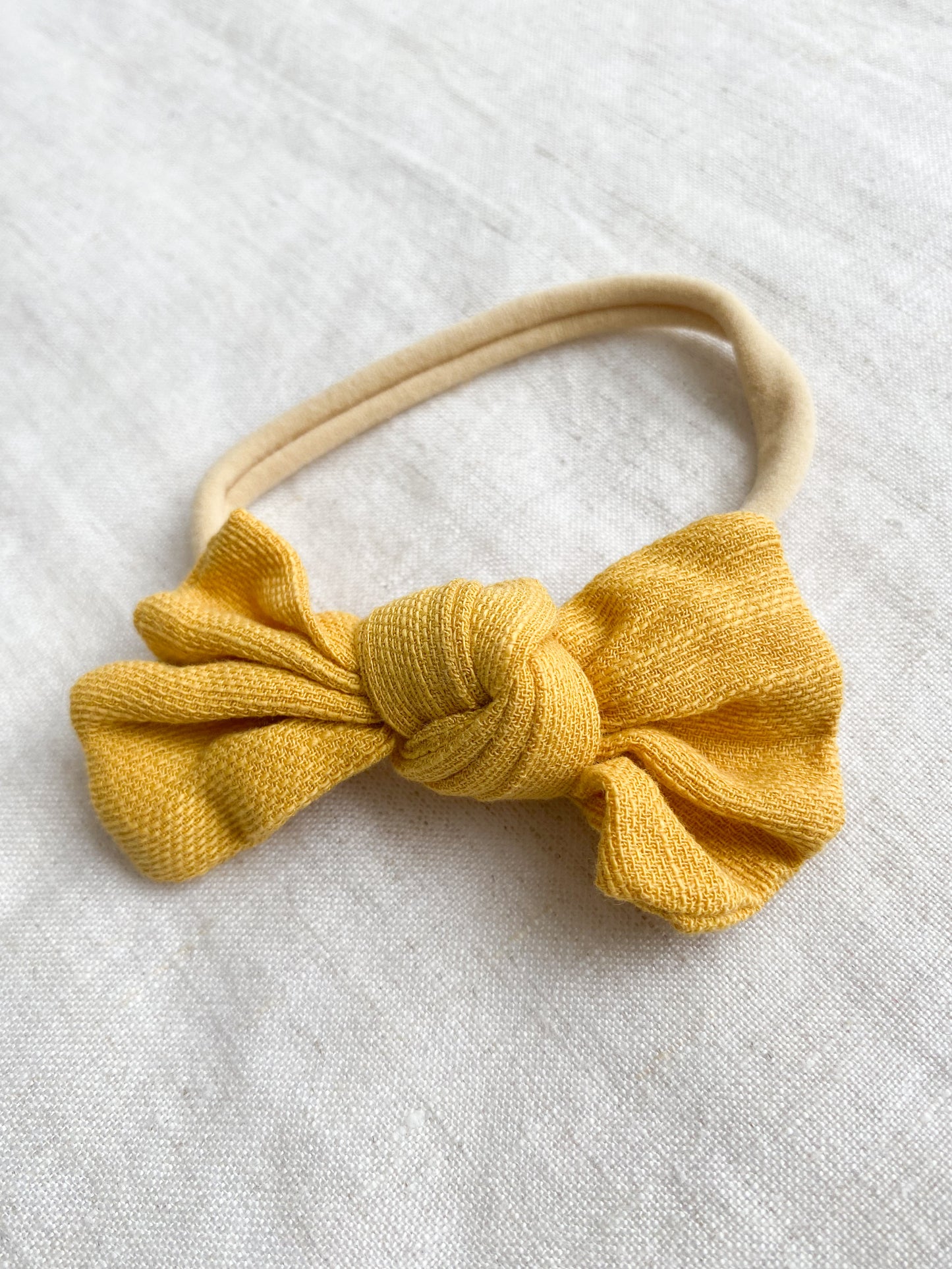 Moño lino amarillo