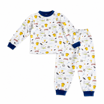 Vista frontal de la pijama para niño en algodón peruano premium con estampado de futbol y seleccion colombia, hecho en Colombia.